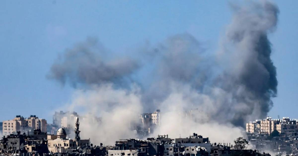 Bombardeo israelí deja al menos 500 muertos en hospital de Gaza