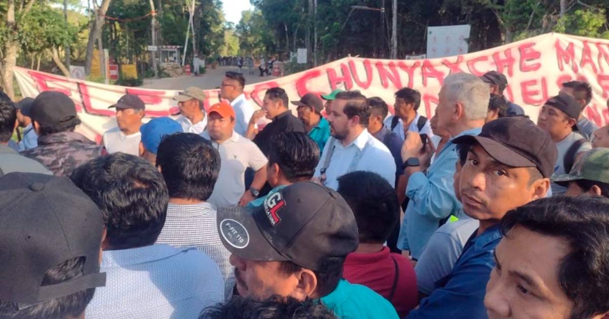 Ejidatarios bloquean acceso a obras del aeropuerto de Tulum, exigen la regularización de sus lotes