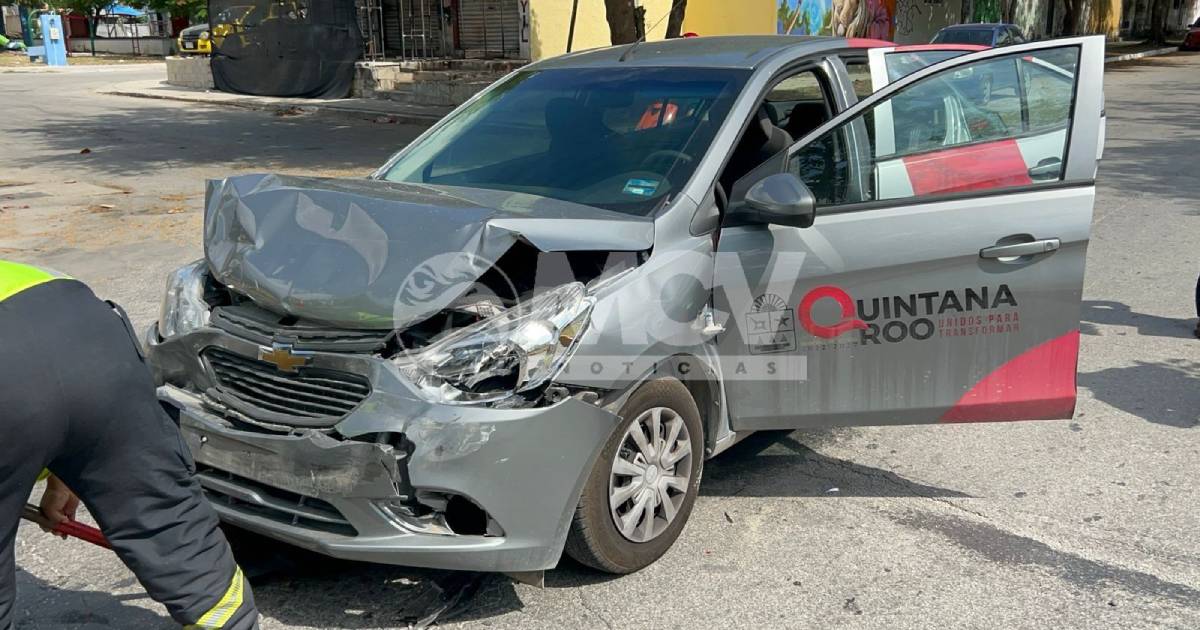 Vehículo del Gobierno Estatal provoca accidente de tránsito