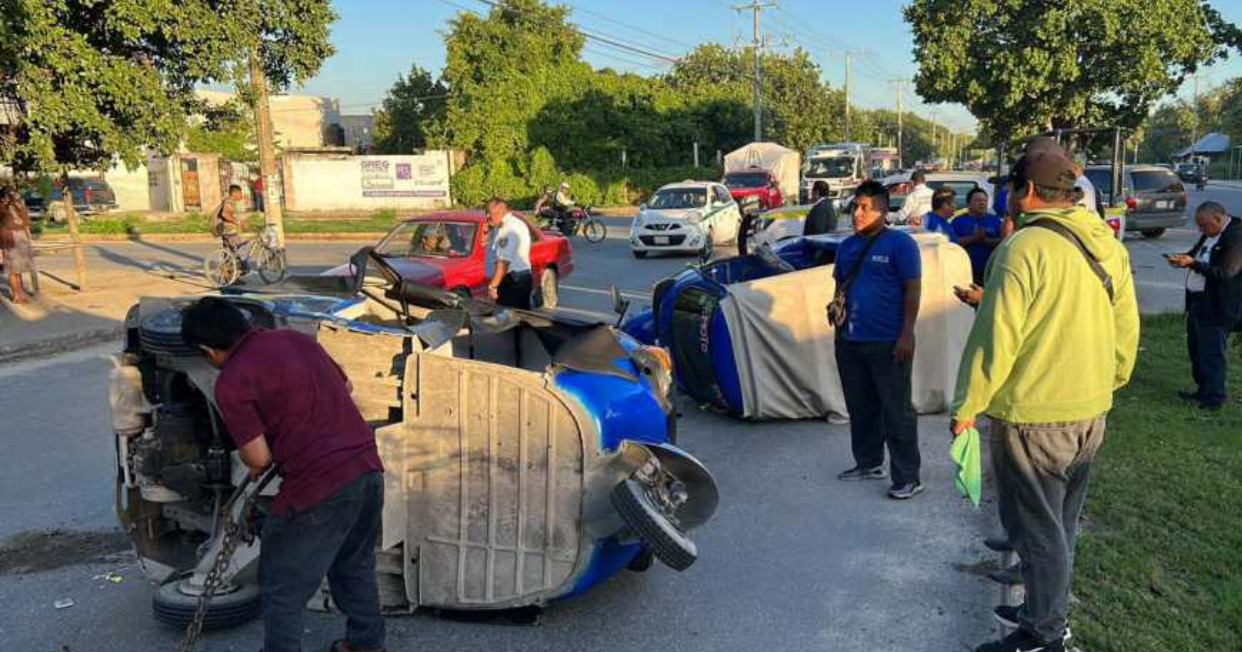 Dos mujeres lesionadas tras choque entre mototaxis en Cancún