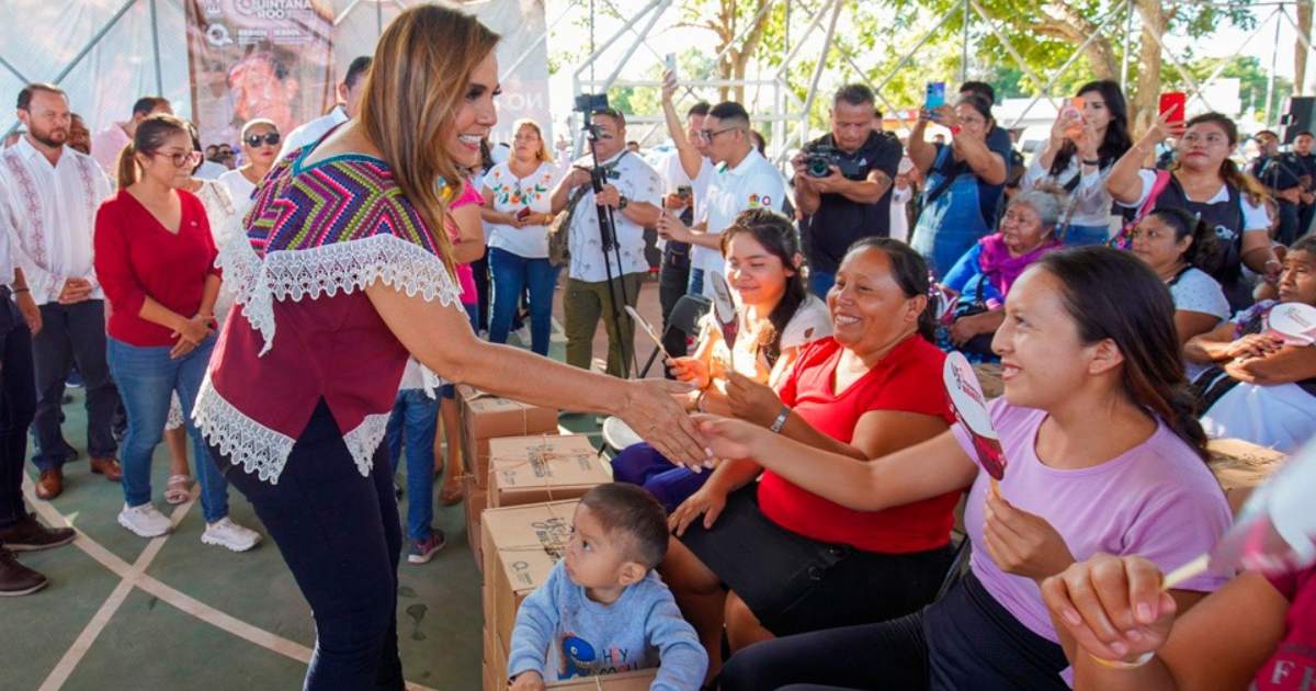 Entregan en Bacalar insumos para el bordado de huipil y urdido de hamacas