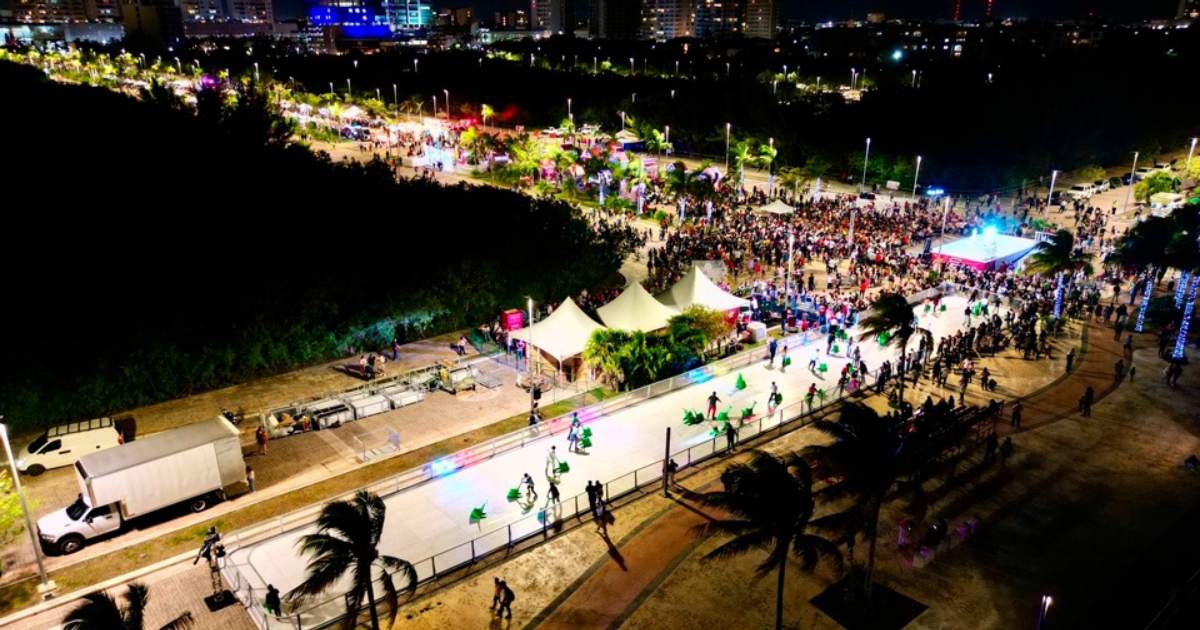 Inauguran en Cancún Villa Navideña con pista de hielo sintético incluida