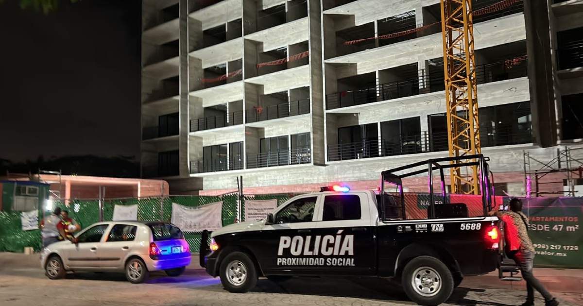 Muere albañil al caer 10 pisos en obra de Cancún