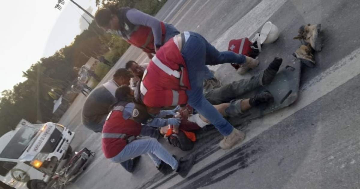 Trabajador del Tren Maya es arrollado en la carretera federal 307 en Felipe Carrillo Puerto