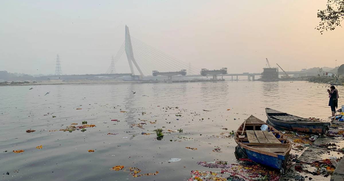 Nivel de amoniaco envenena el principal río de Nueva Delhi y provoca una crisis de agua