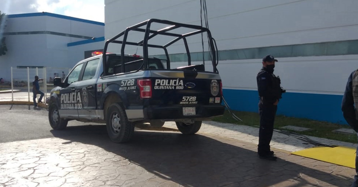 Un policía sufre desprendimiento de dedos, tras atender reporte en Cancún