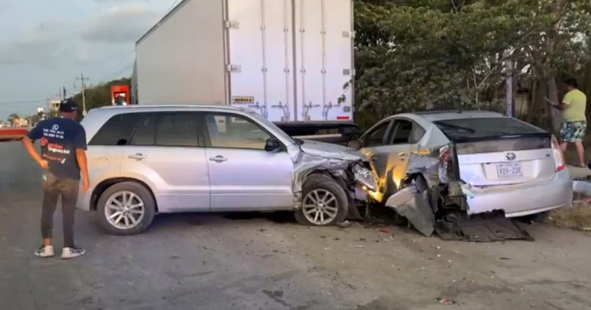 Conductor ebrio se estampa contra un auto estacionado