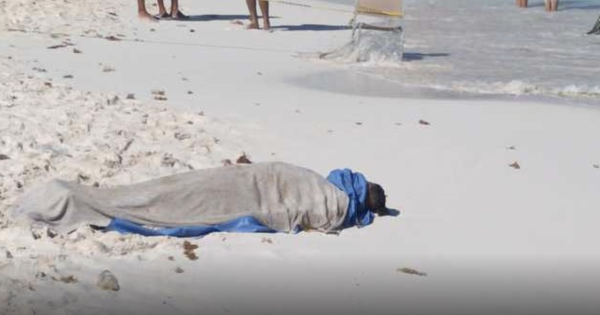Hombre muere ahogado en playa Gaviota Azul de Cancún