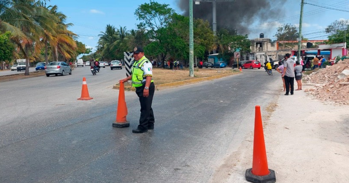 Se incendia almacén de abarrotes en Cancún