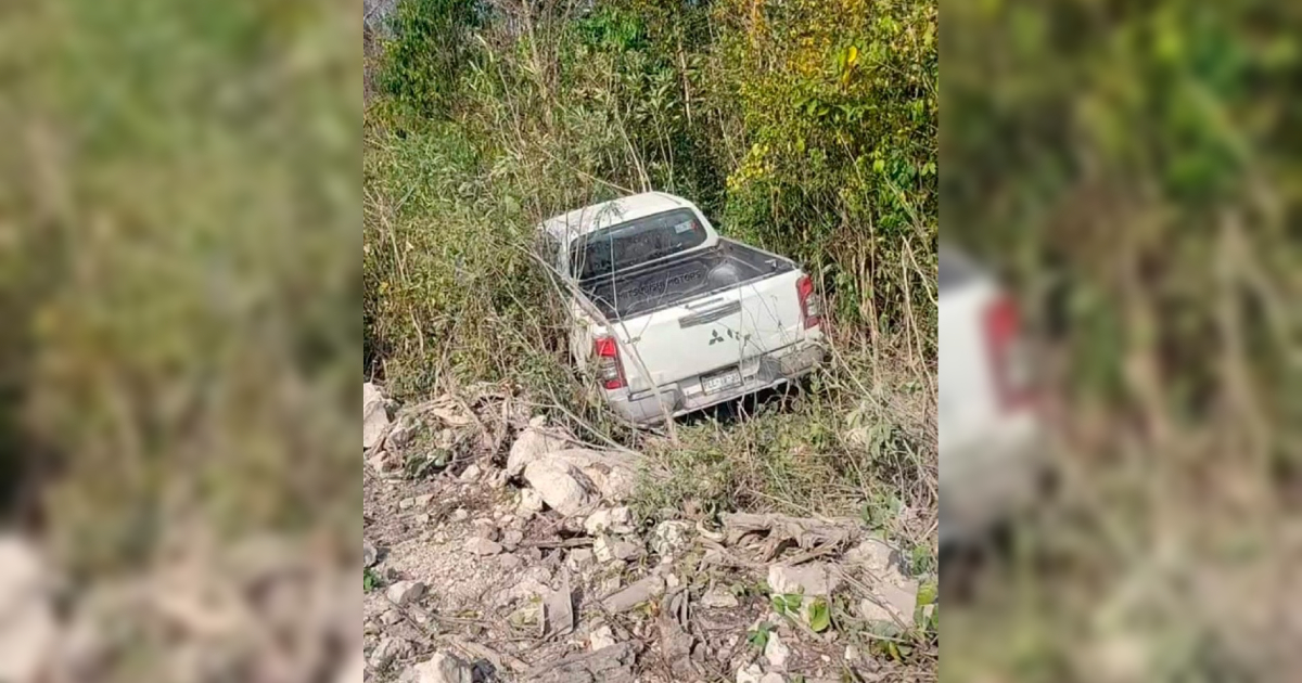 Trabajadores del Tren Maya se salen de la carretera en tramo Tulum- Felipe Carrillo Puerto