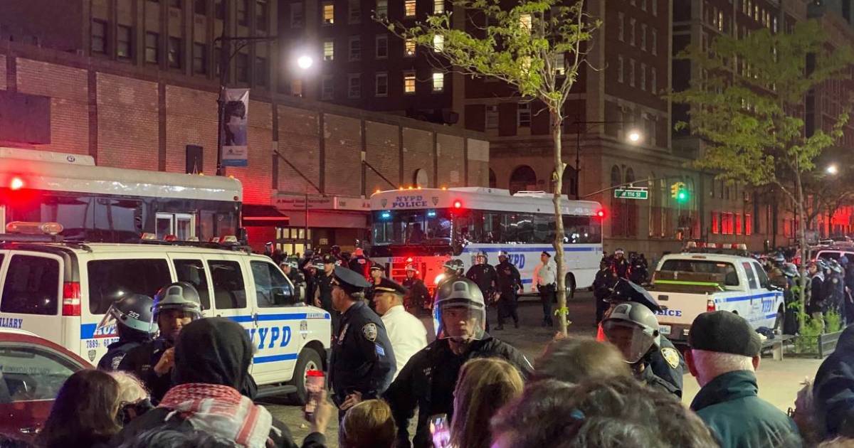 Desalojan a manifestantes de Columbia; arrestan a decenas