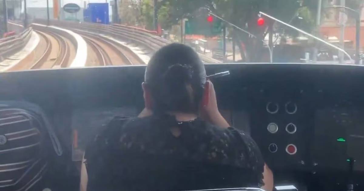 Operadora del Metro se maquillaba mientras conducía