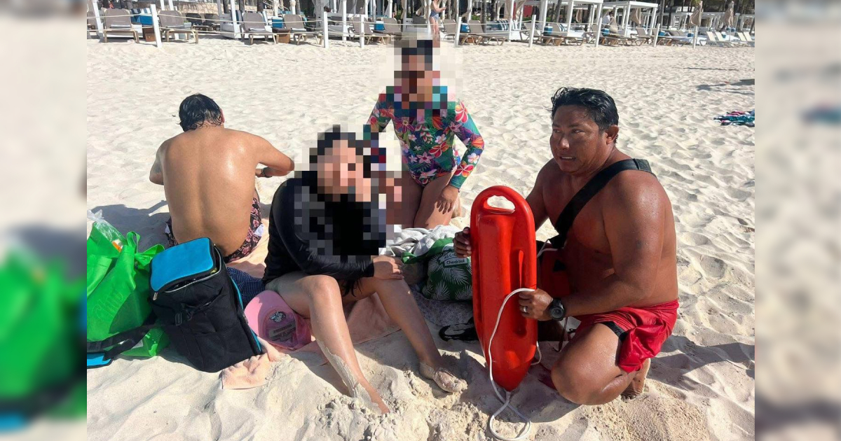 Rescatan a bañistas en playa Constituyentes