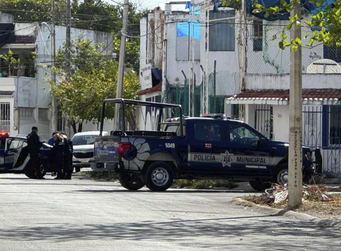 Cuerpo embolsado en Cancún zona centro