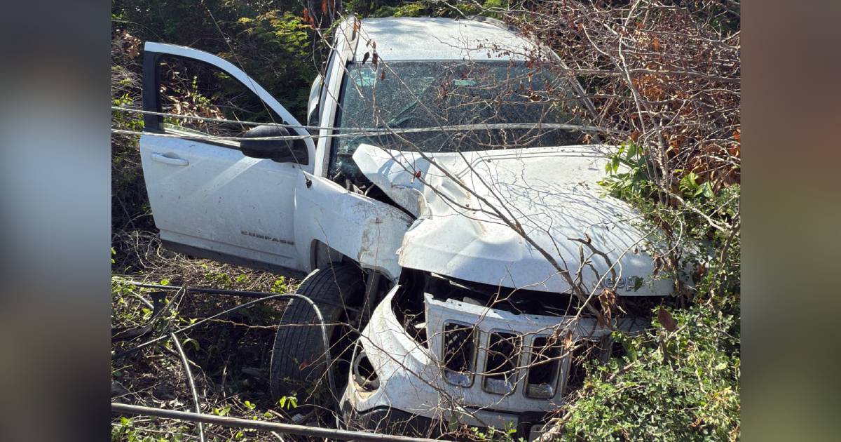 Jeep se estrelló en cenote Ya'ax Mu'ul