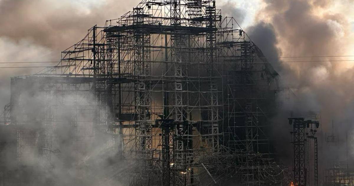 Escenario de Tomorrowland 2025 fue consumido por incendio