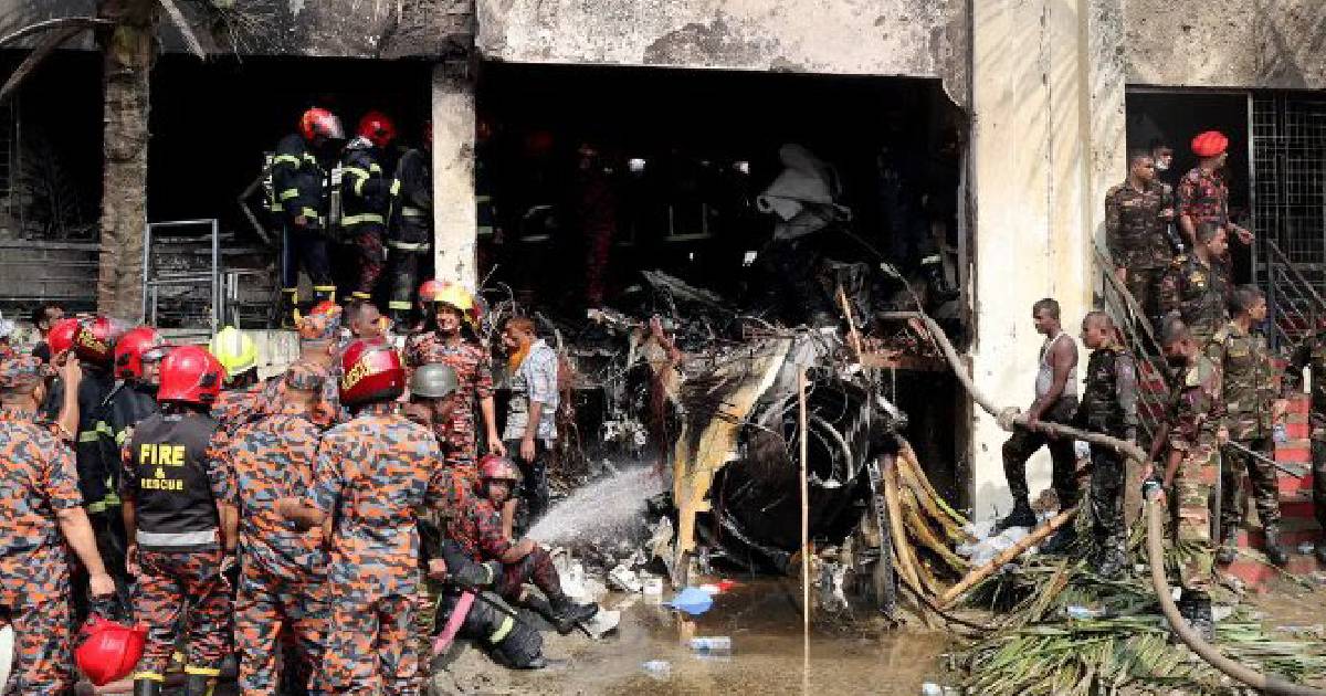 Accidente aéreo en Bangladesh en campus