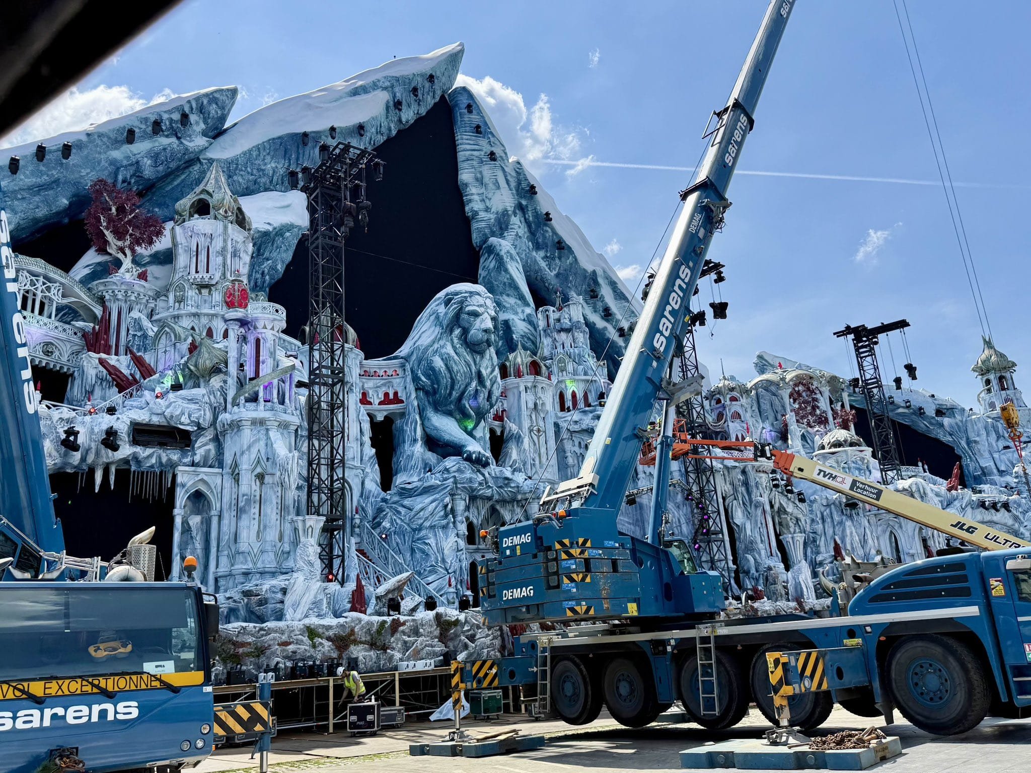 Escenario de Tomorrowland 2025 fue consumido por incendio